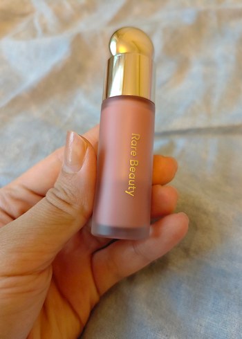 Beden Rare Beauty Kontur Mellow