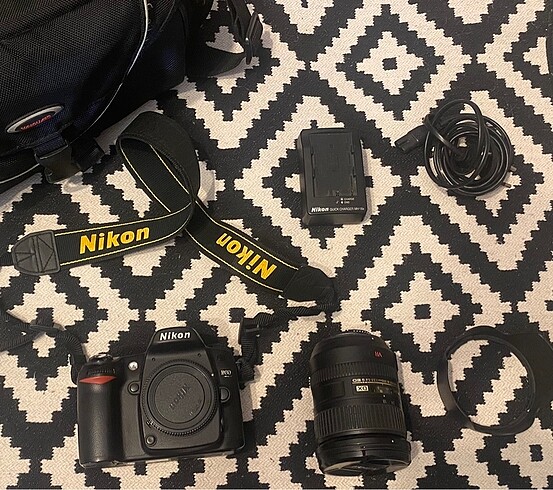 Nikon D80 + Nikkor AF-s 18-200