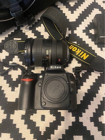 Nikon Nikon D80 + Nikkor AF-s 18-200