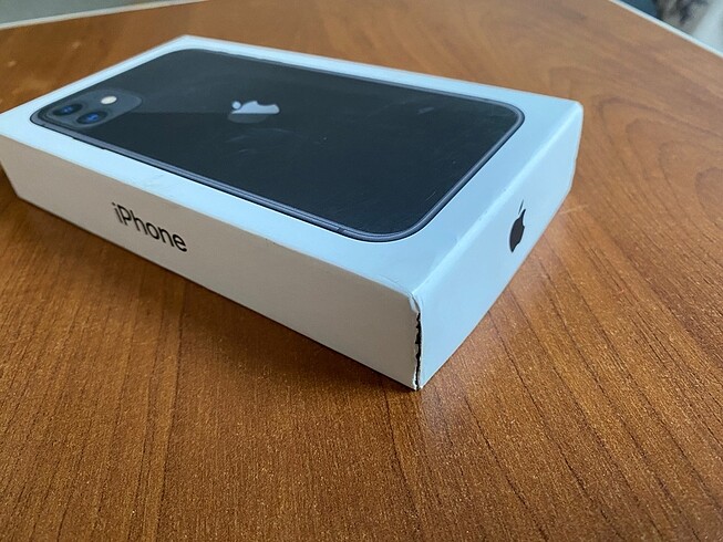  Beden Apple iPhone 11 Black hasarlı Orjinal kutusu