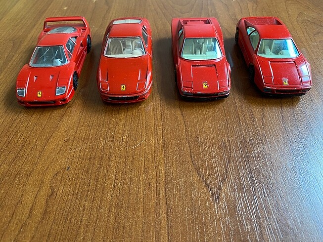 1/43 ölçekli Ferrari modelleri 3 adet, Burago üretici