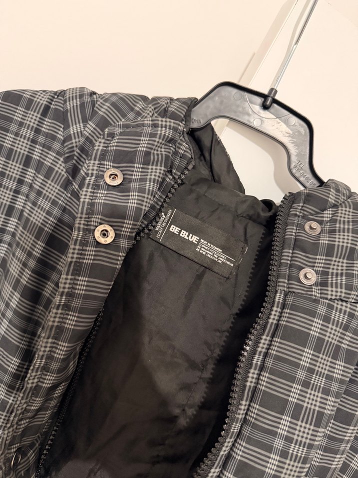 Gri Ekose Desenli Kadın şişme yelek - Görsel 4