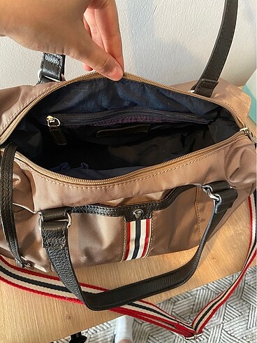  Beden Tommy Hilfiger çanta.