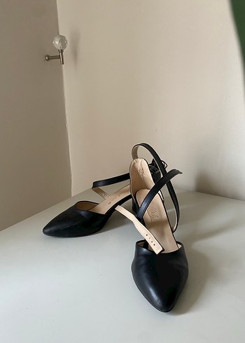 Klasik Siyah Tokalı Kadın Topuklu Ayakkabı - Görsel 2