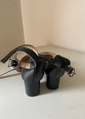 Klasik Siyah Tokalı Kadın Topuklu Ayakkabı - Görsel 5