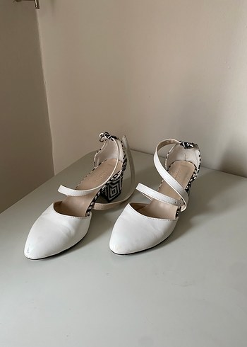 Beyaz Desenli Topuklu Bohem Kadın Ayakkabı - Görsel 3