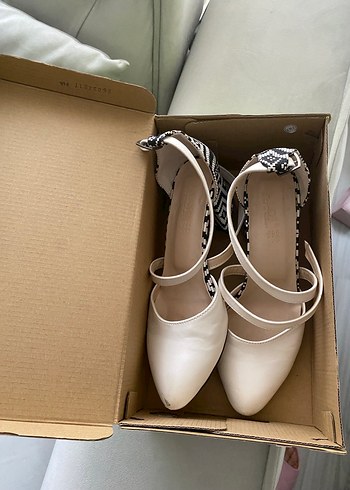 Beyaz Desenli Topuklu Bohem Kadın Ayakkabı - Görsel 4