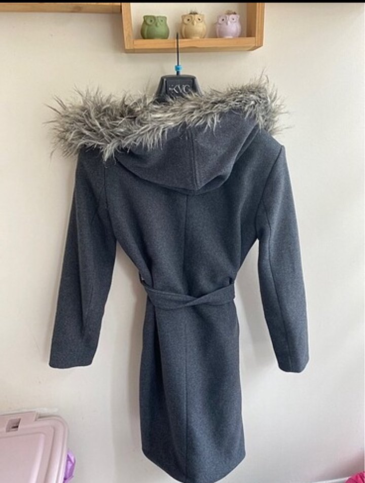 Koton marka Kürk Kapüşonlu Gri Kaban - Görsel 3