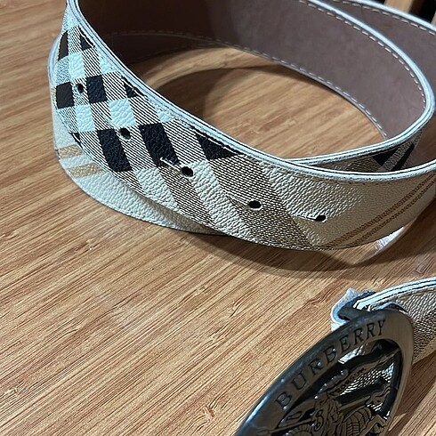 Burberry SATILDIBurberry kemer kullanılmadı