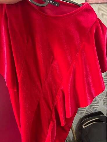 m Beden kırmızı Renk Kadife volanlı büstiyer hiç giyilmedi