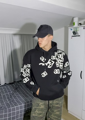 Siyah Kapüşonlu Baskılı Oversize Sweatshirt