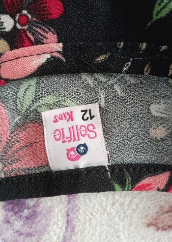 Diğer kız çocuk çiçekli elbise