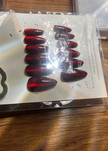 Flash efektli kırmızı takma tırnak - Görsel 5