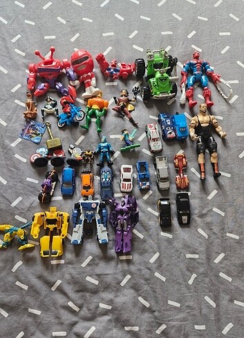Karışık oyuncaklar ( Spiderman, Transformers ve Lego)