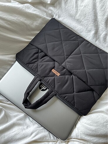 Saplı laptop çantası-siyah