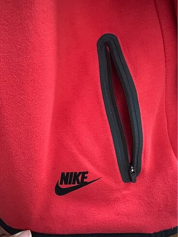 l Beden kırmızı Renk Nike ceket