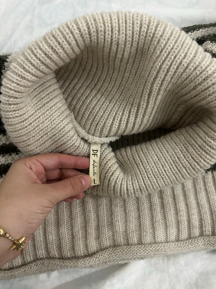 Gri Zebra Desenli Boğazlı Triko Kazak - Görsel 3