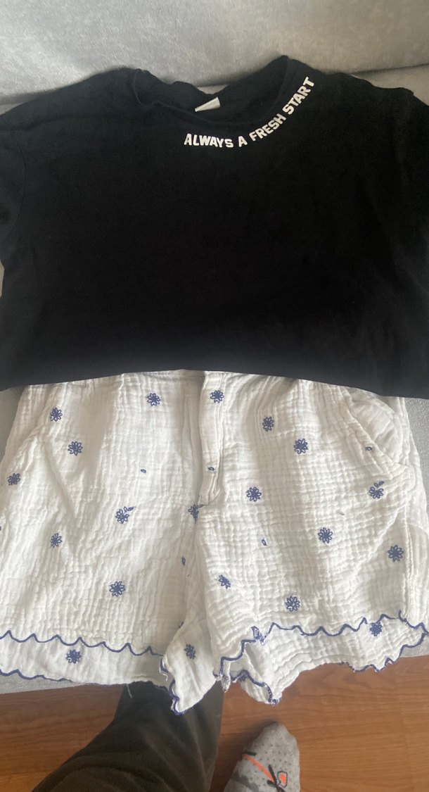 Nakışlı Beyaz Midi Hamile Şortu - Görsel 5