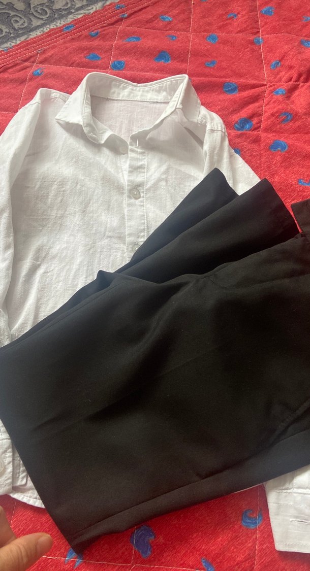 Beyaz Uzun Kollu Gömlek ve Siyah Pantolon Takım - Görsel 4