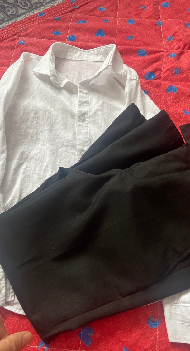 Beyaz Uzun Kollu Gömlek ve Siyah Pantolon Takım - Görsel 5