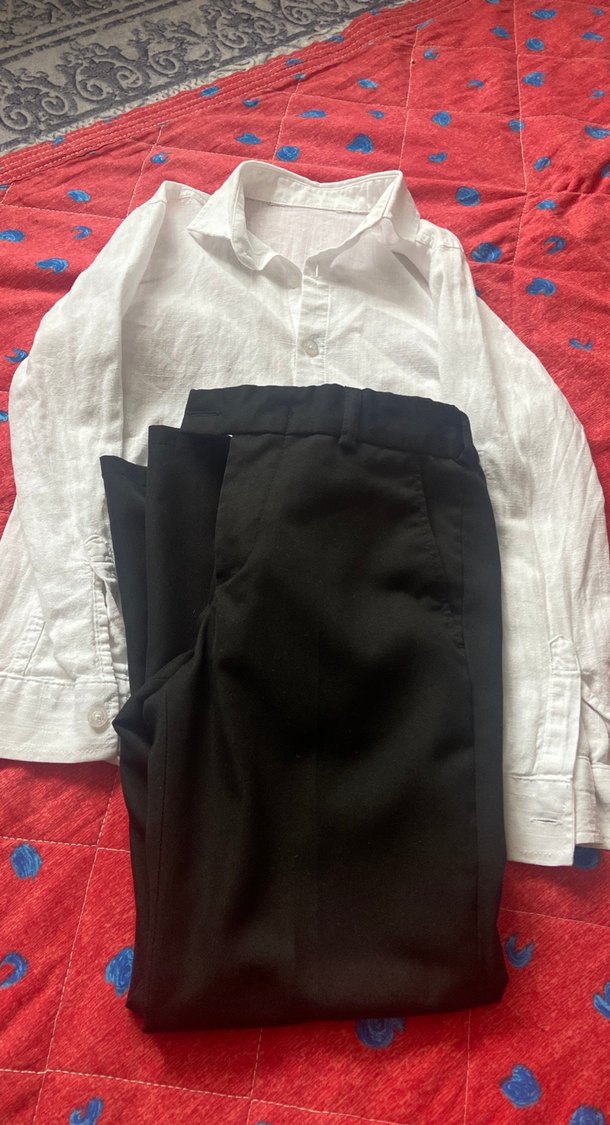 Beyaz Uzun Kollu Gömlek ve Siyah Pantolon Takım - Görsel 2