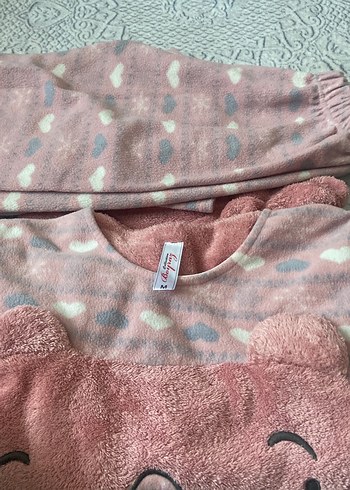 Kız Çocuk Pembe Desenli Polar pijama takımı - Görsel 4