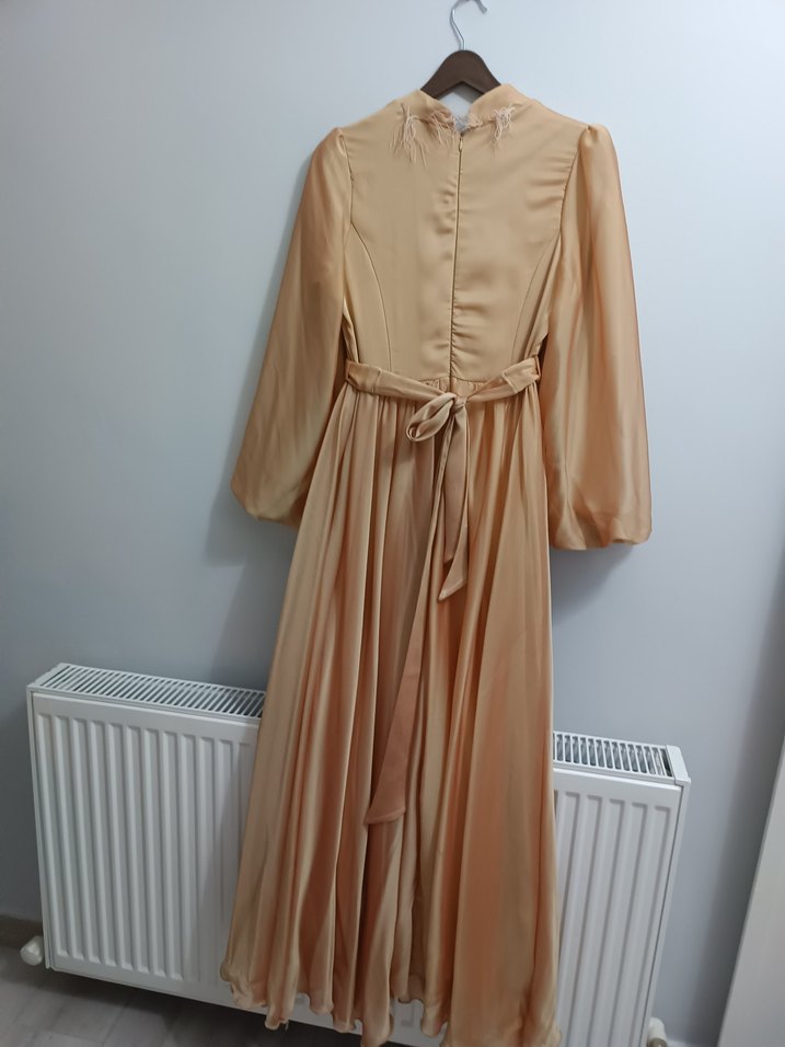 bisküvi rengi  Uzun Kollu Saten Abiye - Görsel 4