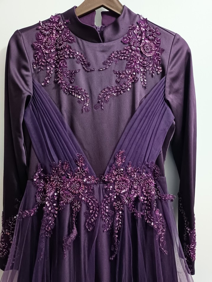 GAMZE ÖZKUL
Mor Uzun Kollu İşlemeli Kadın Abiye Elbise - Görsel 2