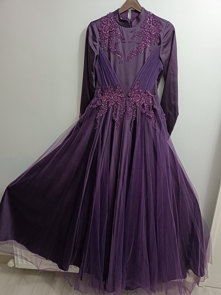 GAMZE ÖZKUL
Mor Uzun Kollu İşlemeli Kadın Abiye Elbise - Görsel 5