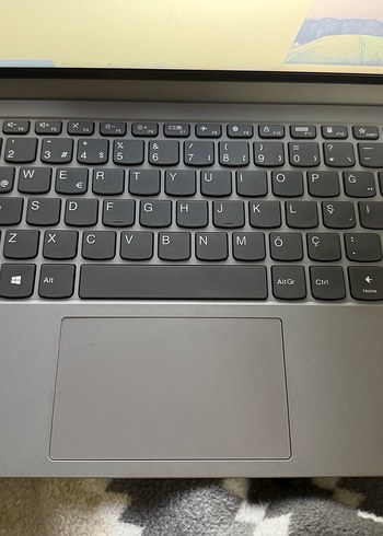 Gri Lenovo Dizüstü Bilgisayar - Görsel 3