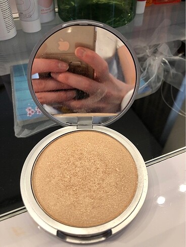 The balm -mary lou manizer aydınlatıcı