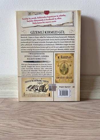 Beden Sherlock, Lüpen ve Ben - Gizemli Kırmızı Gül & Siyahlı Kadın
