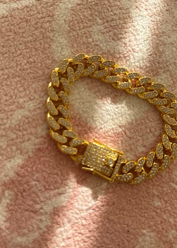 Zincir Detaylı Parlak Altın Bileklik - Görsel 4