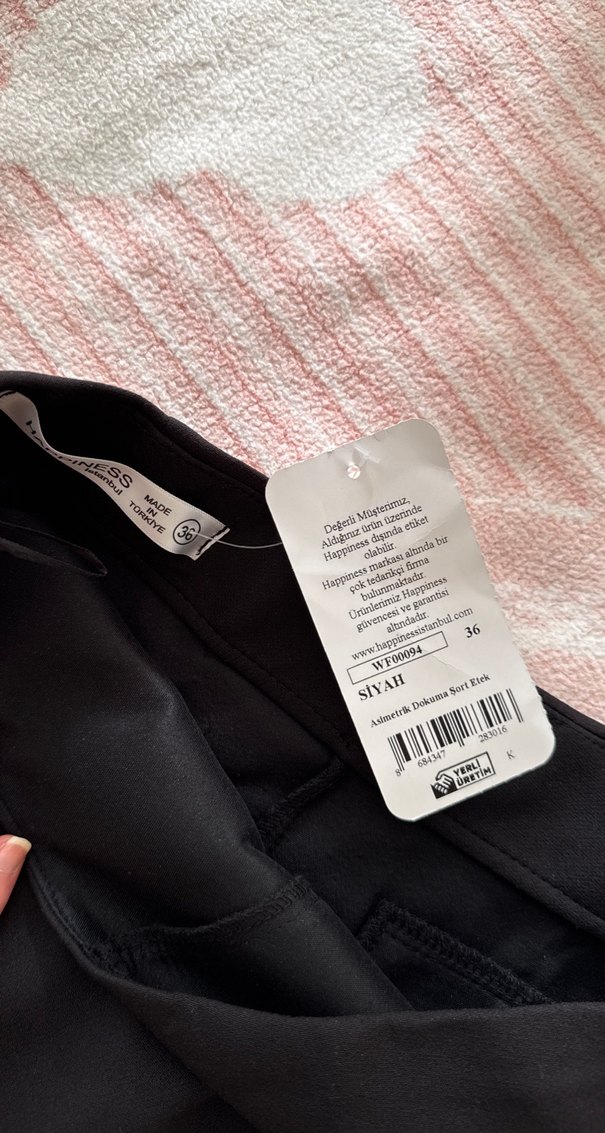 ETİKETLİ Siyah Asimetrik Dokuma Şort Etek - Görsel 3