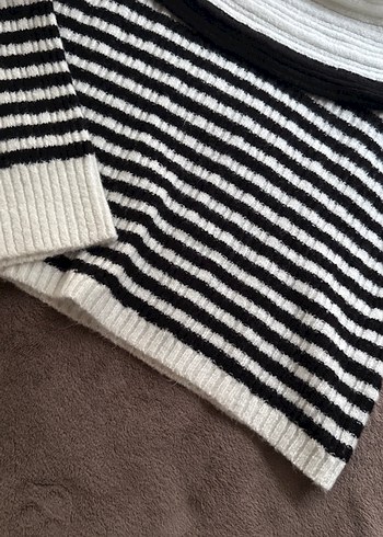 Kadın Çizgili Kayık Yaka Kazak - Görsel 3