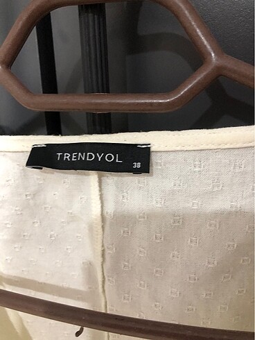 m Beden beyaz Renk Trendyolmilla gömlek