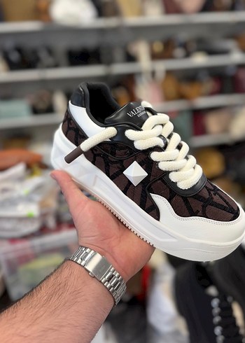Valentino Siyah Beyaz Kalpli Sneaker