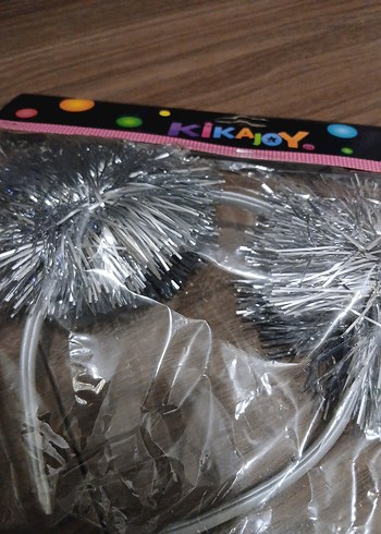 Gümüş Parlak Ponponlu Taç - Görsel 4