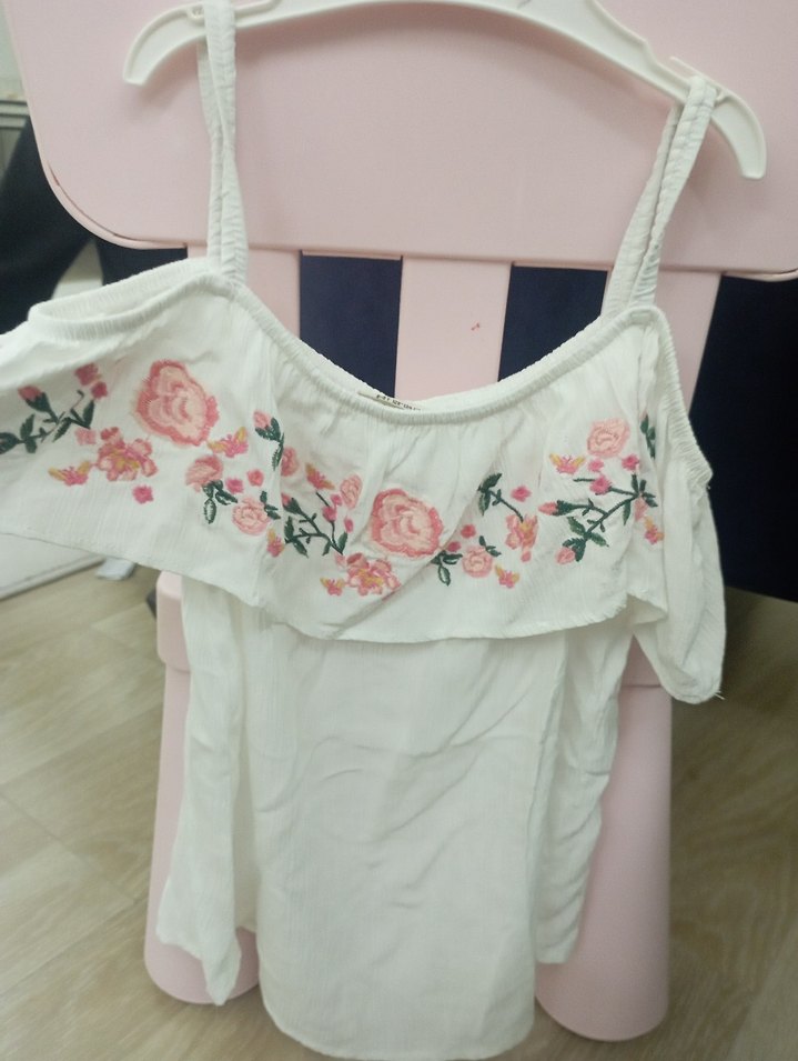 Nakışlı Beyaz Mini Askılı Bluz - Görsel 3