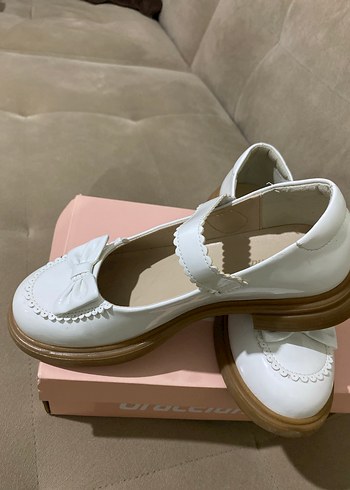 Kız Çocuk Beyaz Tokalı Babet Ayakkabı - Görsel 2