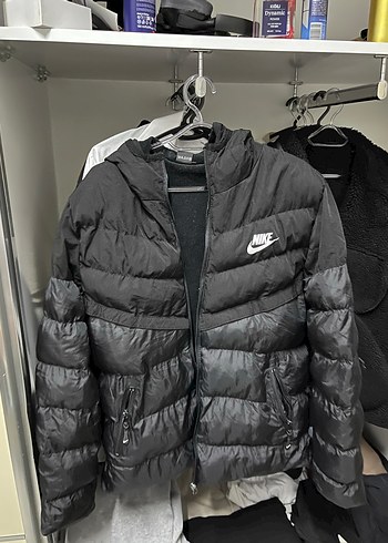 Nike Siyah Kapusonlu Sisme Ceket