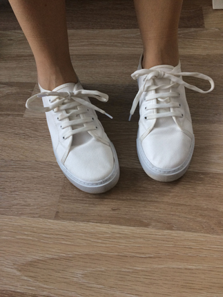  Beyaz düz ayakkabı