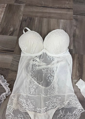 m Beden Dantel Detaylı bodysuit