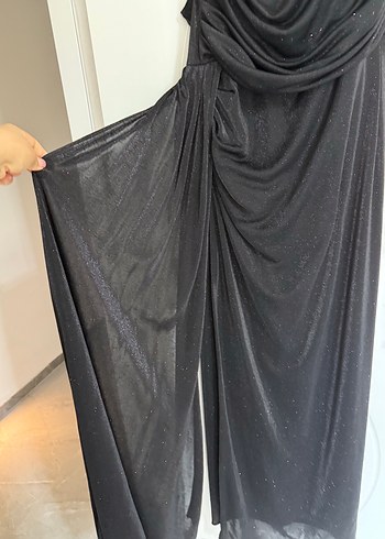 46 Beden Siyah Drapeli katlı düz yaka Yaka Uzun Abiye Elbise