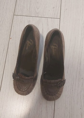 Kahverengi Deri Topuklu Kadın Ayakkabı