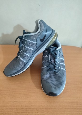 40,5 Beden Nike Gri Bağcıklı Spor Ayakkabı