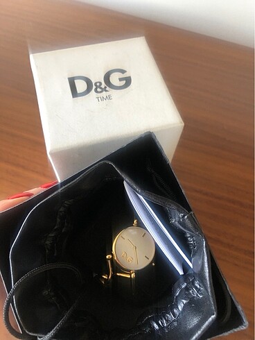 D&G beyaz deri kordon saat