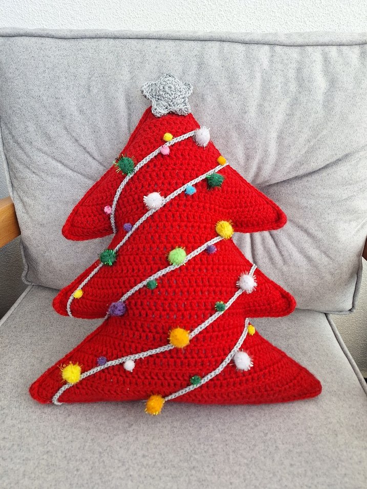 Renkli Ponponlu Kırmızı Yılbaşı Dekor Yastığı - Görsel 2