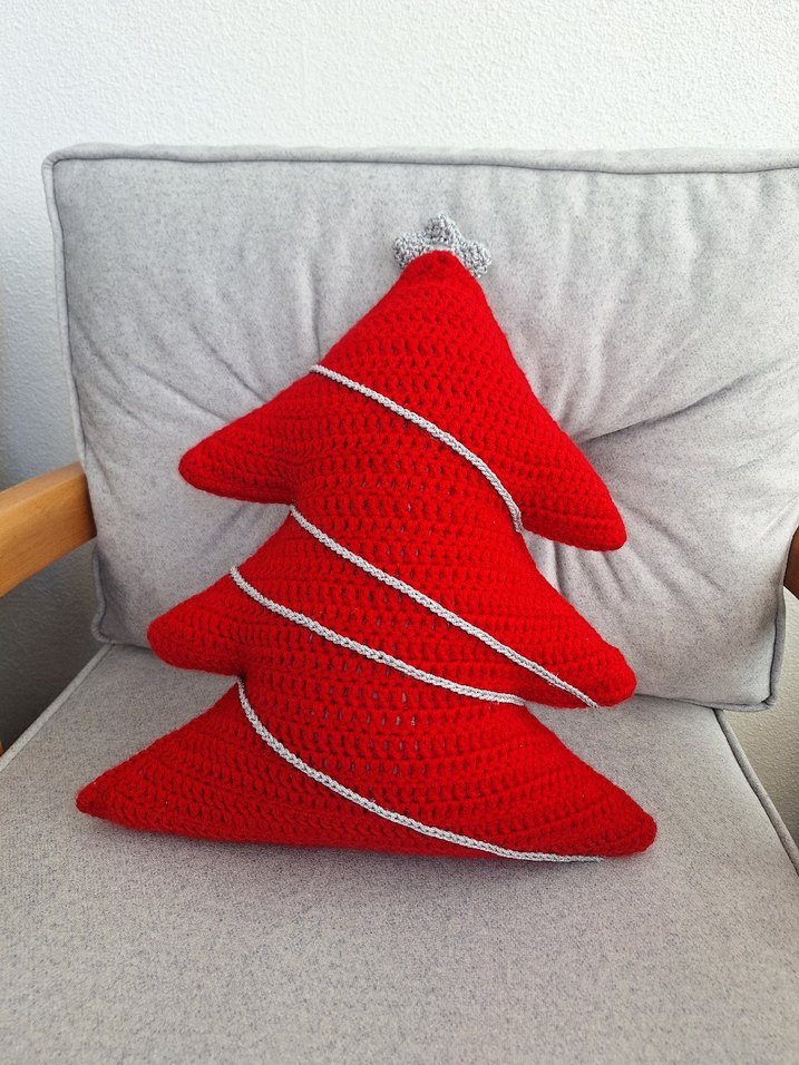 Renkli Ponponlu Kırmızı Yılbaşı Dekor Yastığı - Görsel 3
