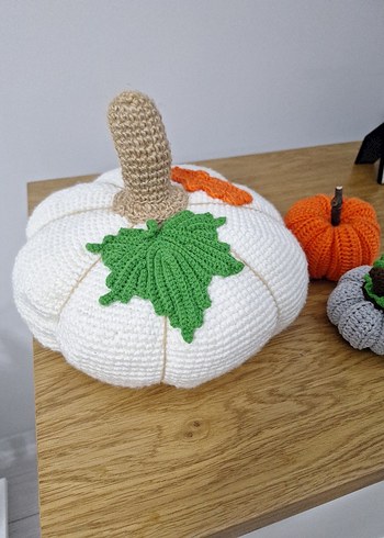 Beyaz, Gri ve Turuncu Örgü Kabak Dekorları - Görsel 4